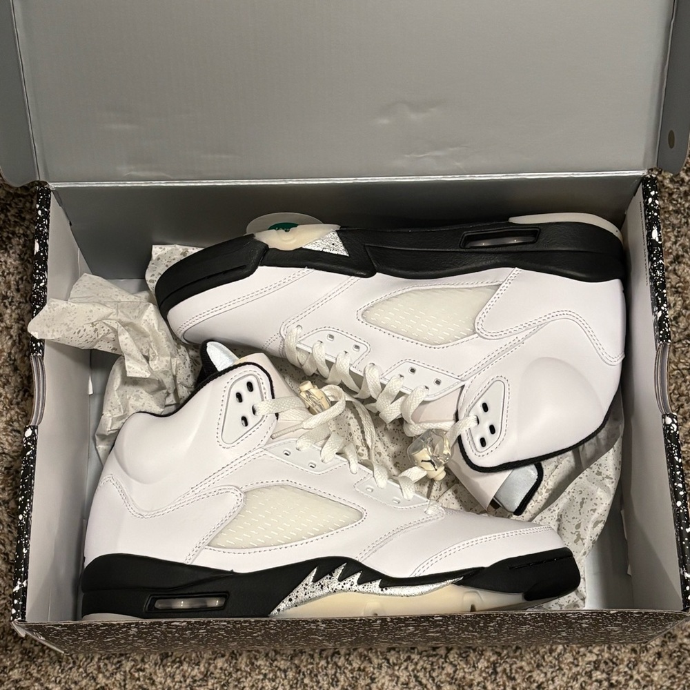 Air Jordan 5 retro ‘Reverse Metallic’ New w/ box. 8.5 men’s